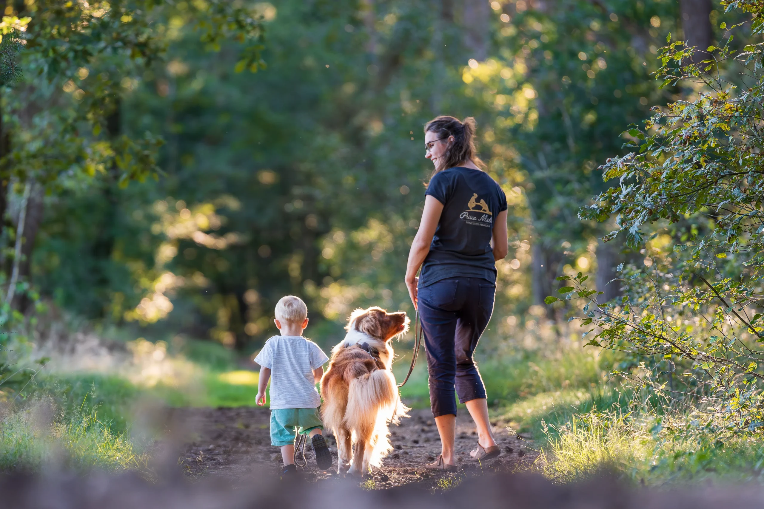 Kind und Hund